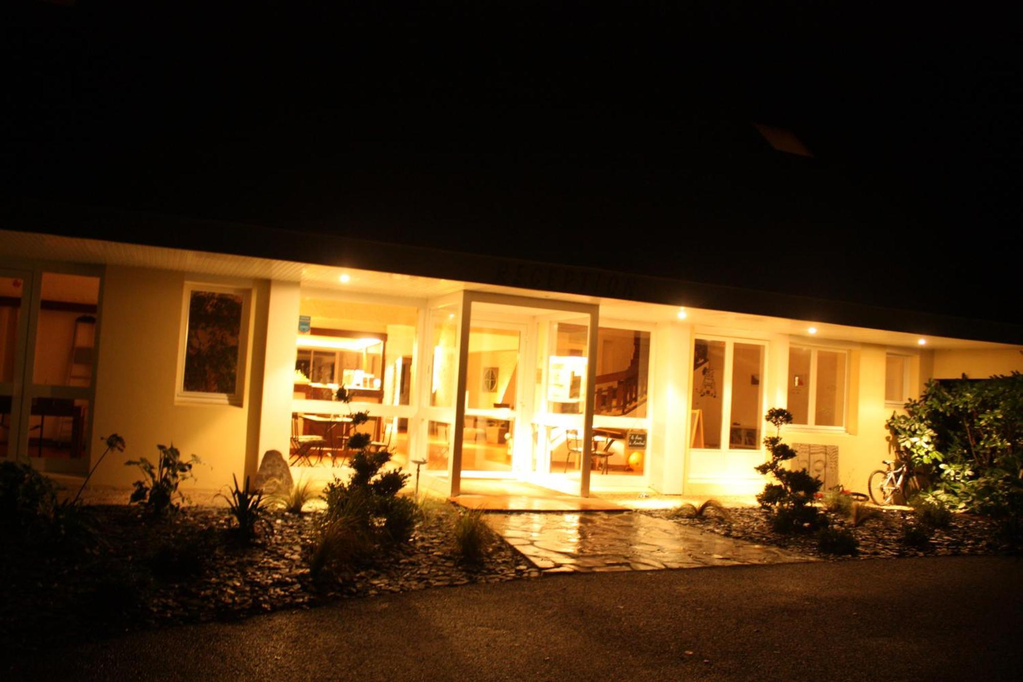 Latitude Ouest Hotel Restaurant & Spa Locronan Exterior foto
