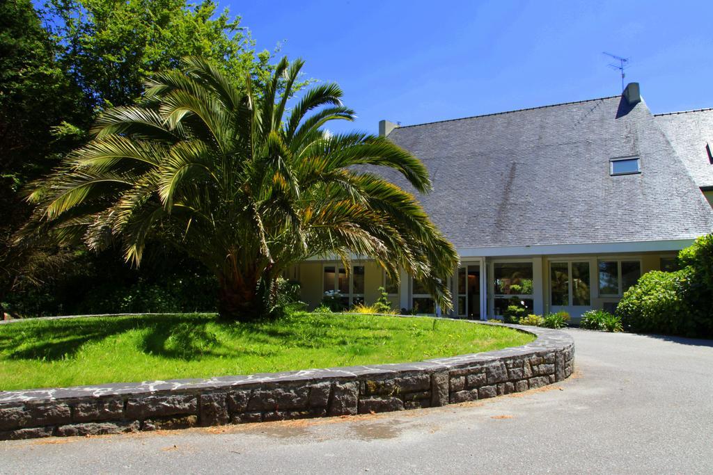 Latitude Ouest Hotel Restaurant & Spa Locronan Exterior foto